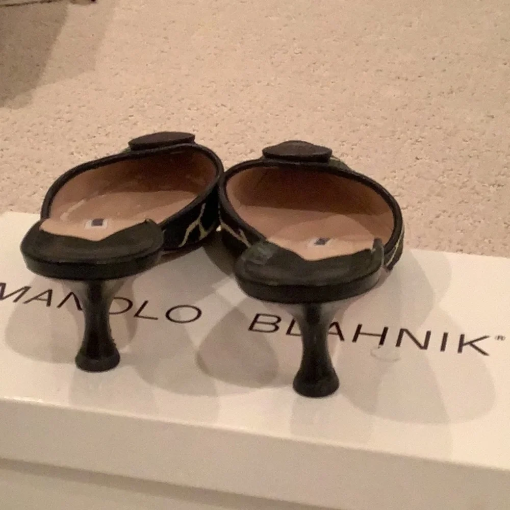 Manolo Blahnik ladies black and white textured zebra slide - Picture 5 of 6